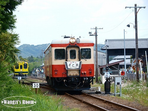 Title image:The old train depart ohkita station.(The Isumi railway) @Chiba, Japan. May 5, 2013